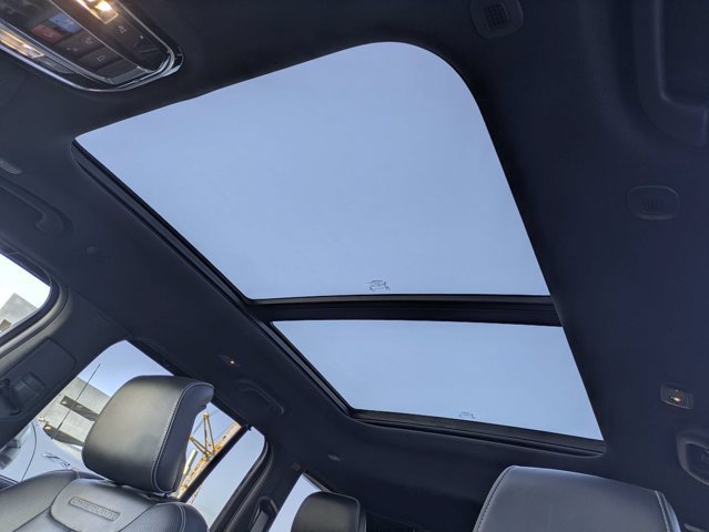 Certified 2022 Jeep Grand Cherokee Overland w/ Luxury Tech Group IV AWD/4WD image 22