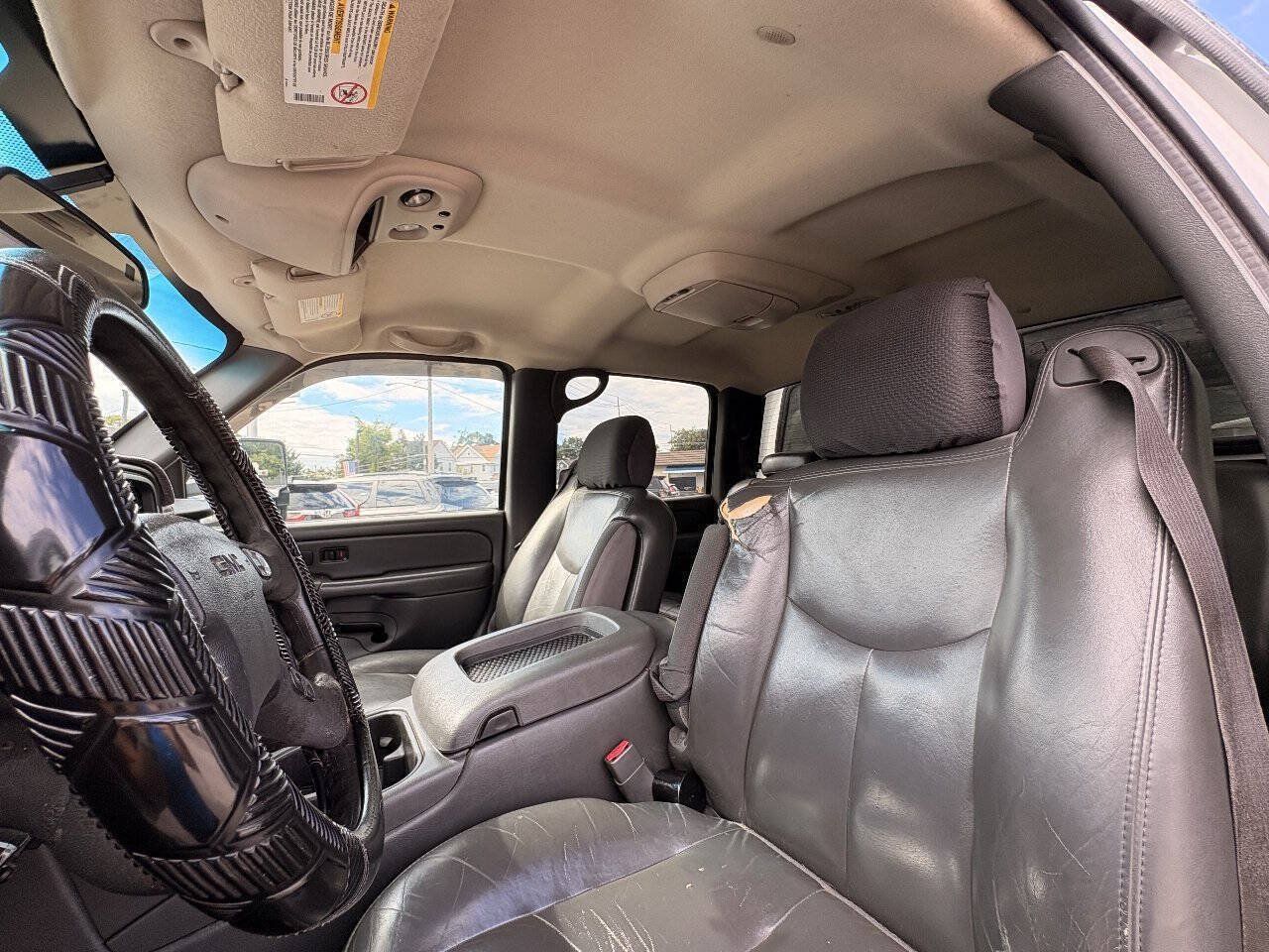Used 2006 GMC Sierra 2500 SLT w/ Heavy-Duty Power Package AWD/4WD image 17