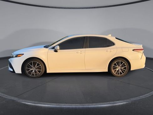 Used 2024 Toyota Camry SE FWD image 5