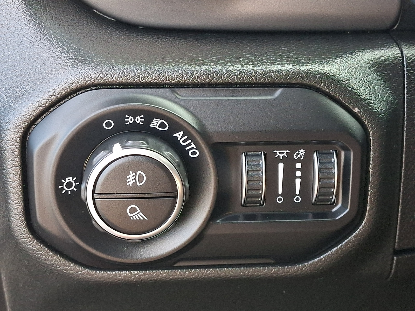 Used 2021 Jeep Gladiator Sport AWD/4WD image 24