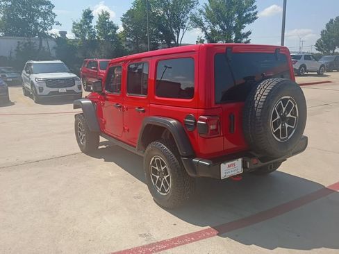 Used 2025 Jeep Wrangler Unlimited Rubicon w/ Convenience Group AWD/4WD image 8