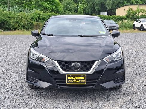Used 2021 Nissan Versa S FWD image 2