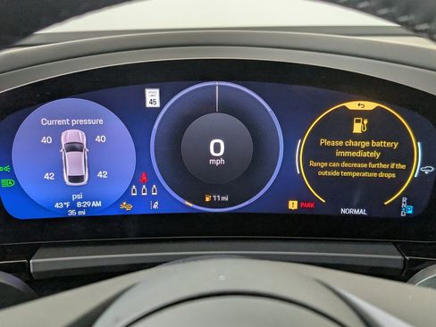 New 2025 Porsche Macan 4S Electric image 27