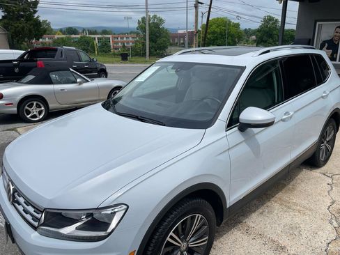 Used 2018 Volkswagen Tiguan SE AWD/4WD image 23