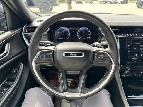 Used 2024 Jeep Grand Cherokee Altitude RWD image 13