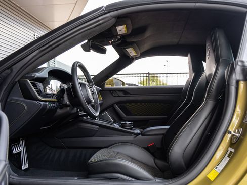 Certified 2026 Porsche 911 GTS RWD image 41