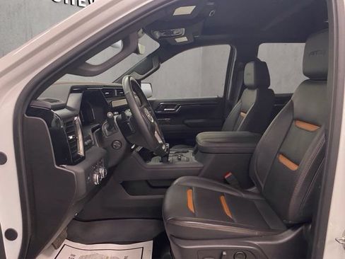 Used 2024 GMC Sierra 1500 AT4 w/ Technology Package AWD/4WD image 8