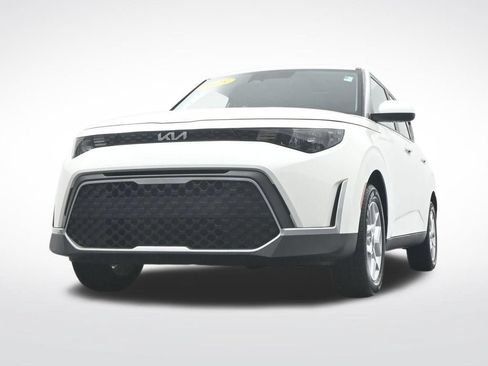 Used 2025 Kia Soul LX w/ LX Technology Package FWD image 32