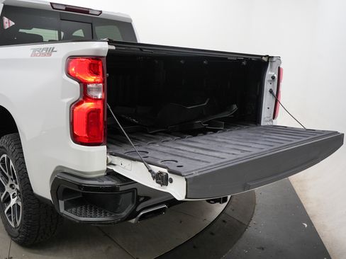 Used 2020 Chevrolet Silverado 1500 LT Trail Boss AWD/4WD image 9