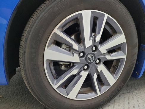 Used 2024 Nissan Versa SV w/ Trunk Package image 31