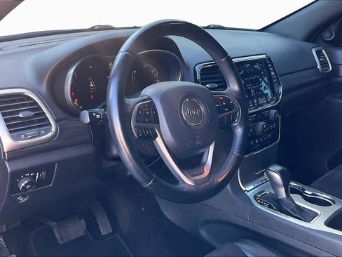 Used 2019 Jeep Grand Cherokee Altitude image 18