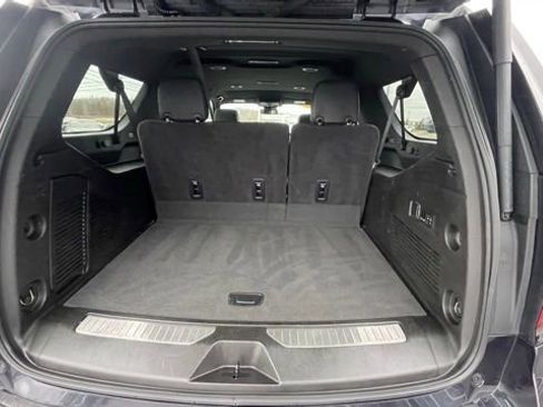 Used 2023 Chevrolet Suburban Premier image 5