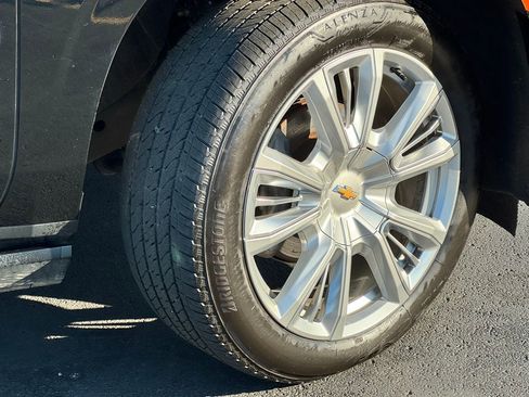 Used 2022 Chevrolet Suburban High Country image 9