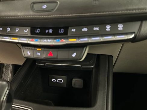 Used 2019 Cadillac XT4 Luxury w/ Cold Weather Package AWD/4WD image 17