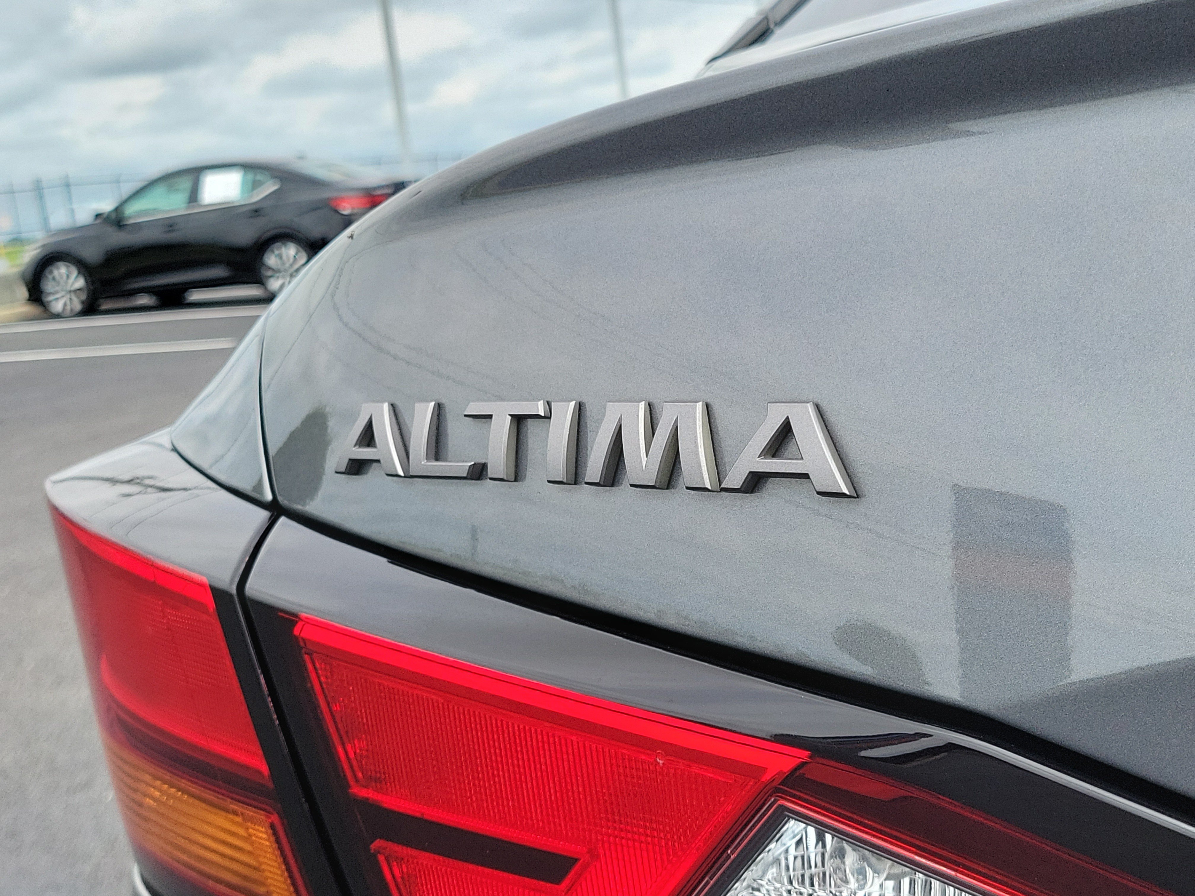 Used 2025 Nissan Altima 2.5 SV FWD image 6