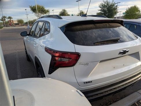Used 2025 Chevrolet Trax RS w/ Sunroof Package image 2