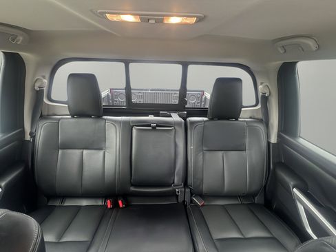 Used 2021 Nissan Titan SV w/ SV Convenience Package image 15