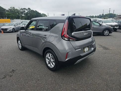 Used 2025 Kia Soul LX w/ LX Technology Package image 3