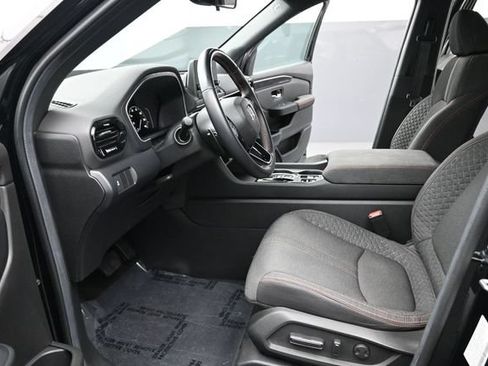 Used 2025 Honda Pilot Sport image 17