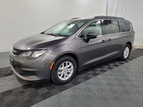 Used 2020 Chrysler Voyager Lxi FWD image 2