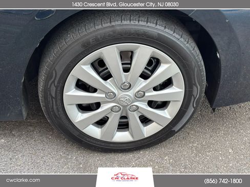 Used 2017 Toyota Corolla LE image 24