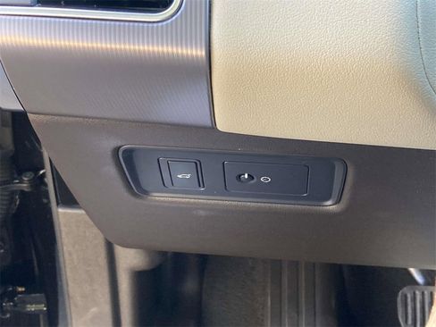 Used 2018 Land Rover Range Rover Sport HSE image 19