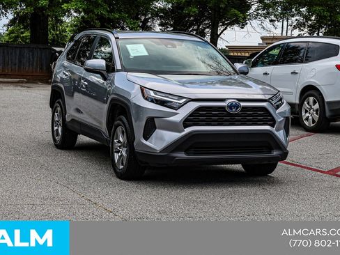 Used 2024 Toyota RAV4 LE AWD/4WD image 5