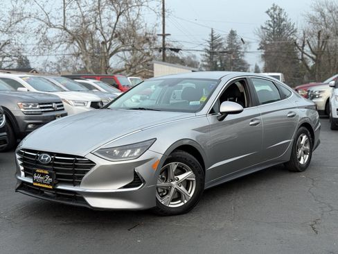Used 2021 Hyundai Sonata SE image 2
