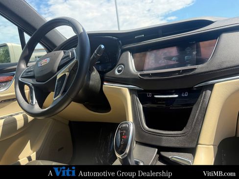 Used 2017 Cadillac XT5 Luxury w/ Driver Awareness Package AWD/4WD image 32