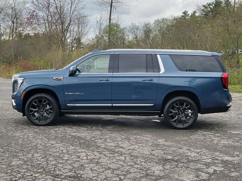 New 2026 GMC Yukon XL Denali w/ Sun & Power Step Package AWD/4WD image 2