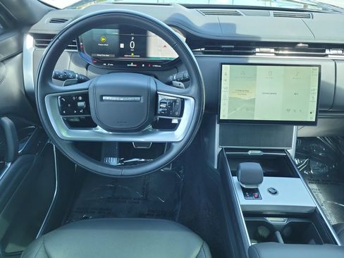 Certified 2025 Land Rover Range Rover SE AWD/4WD image 19