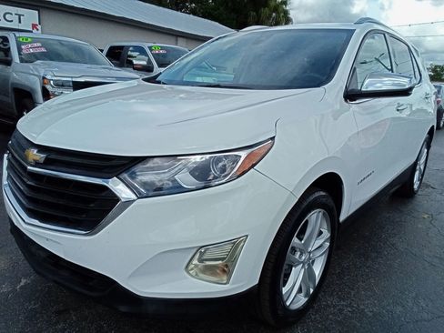 Used 2021 Chevrolet Equinox Premier image 2