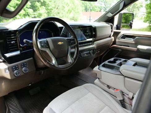 Used 2024 Chevrolet Silverado 2500 LT w/ Safety Package AWD/4WD image 2