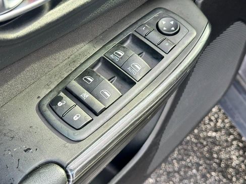 Used 2014 Jeep Cherokee Latitude w/ Comfort/Convenience Group FWD image 17