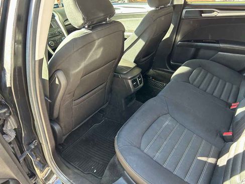 Used 2015 Ford Fusion SE image 10