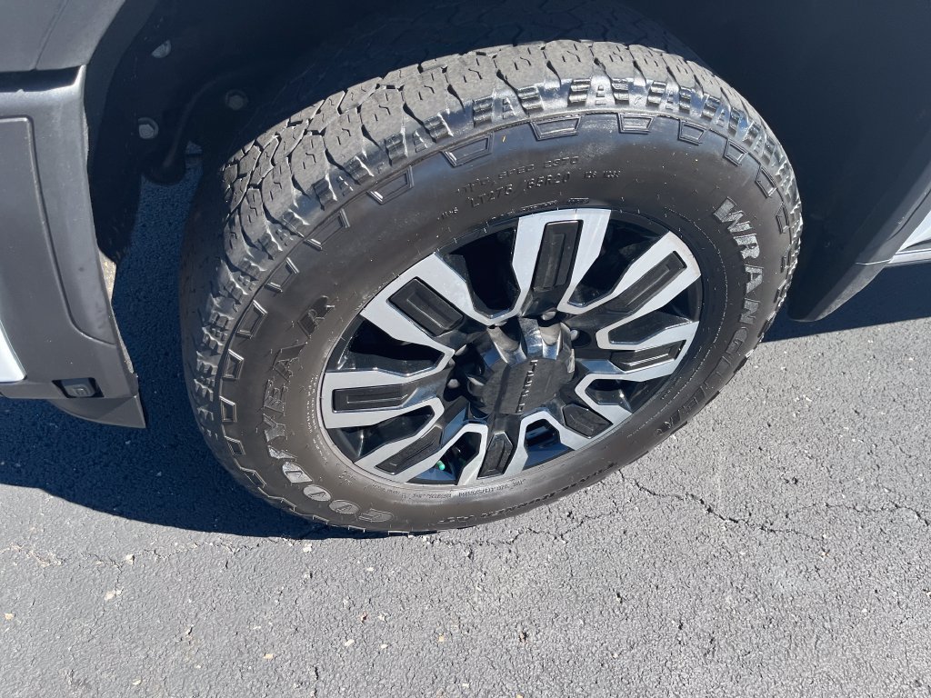 Used 2024 GMC Sierra 3500 Denali Ultimate AWD/4WD image 9