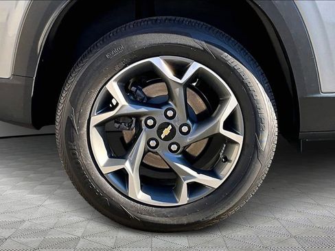Certified 2024 Chevrolet Trax LT w/ LT Convenience Package image 34