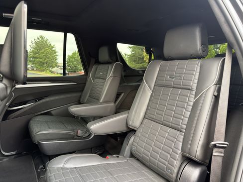 Used 2025 Cadillac Escalade V AWD/4WD image 9