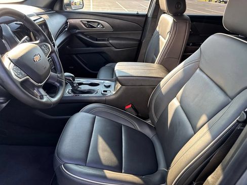Used 2023 Chevrolet Traverse Premier FWD image 21