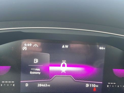 Used 2024 Volkswagen Tiguan SE R-Line image 11