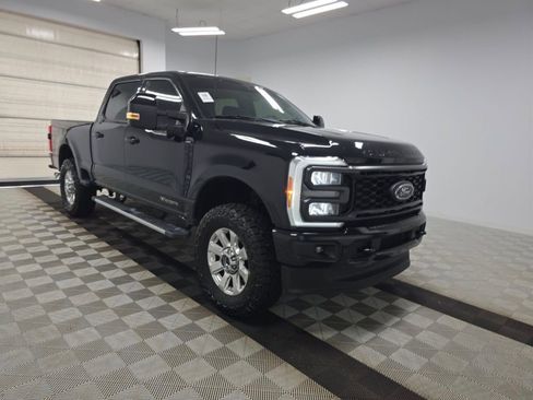 Used 2023 Ford F250 Lariat w/ Sport Appearance Package AWD/4WD image 2