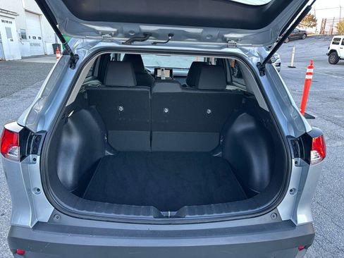 Used 2025 Toyota Corolla Cross LE image 30