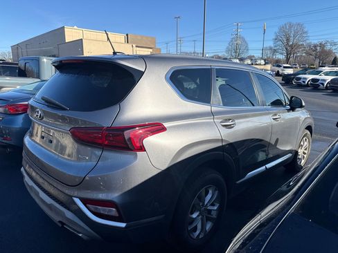 Used 2019 Hyundai Santa Fe SE image 7