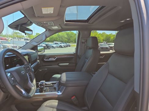 Used 2024 Chevrolet Silverado 1500 LT Trail Boss w/ LT Trail Boss Premium Package AWD/4WD image 13
