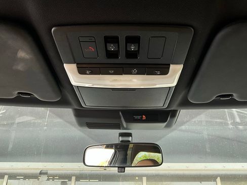 Used 2022 Mitsubishi Outlander SE image 16