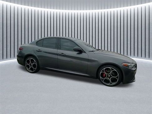 Used 2023 Alfa Romeo Giulia Veloce image 2
