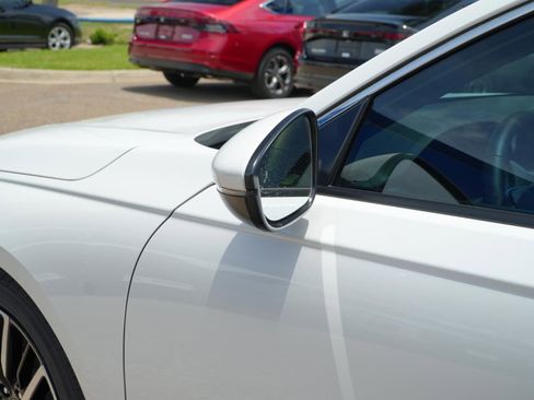 Used 2025 Honda Accord Touring image 9