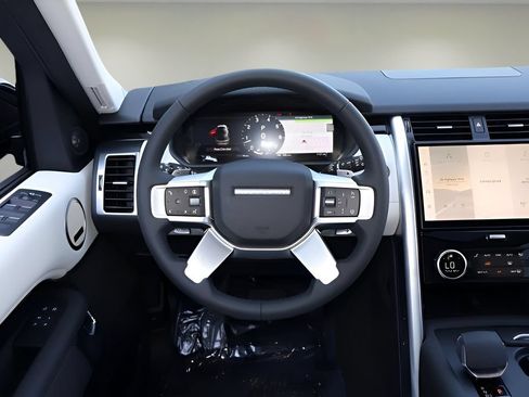 New 2026 Land Rover Discovery S AWD/4WD image 14