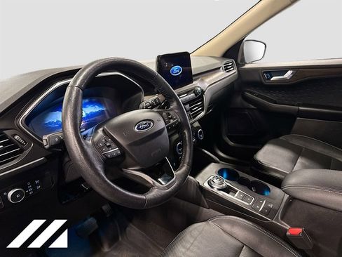 Used 2020 Ford Escape Titanium image 9