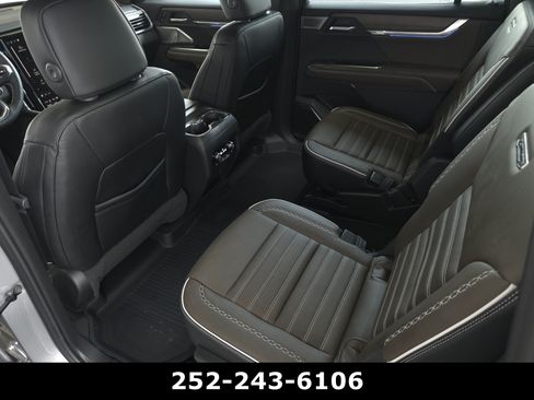Used 2026 GMC Acadia Denali Ultimate w/ LPO, Floor Liner Package AWD/4WD image 28
